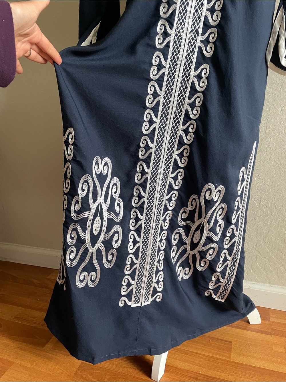 Embroidered caftan - Picture 6 of 15